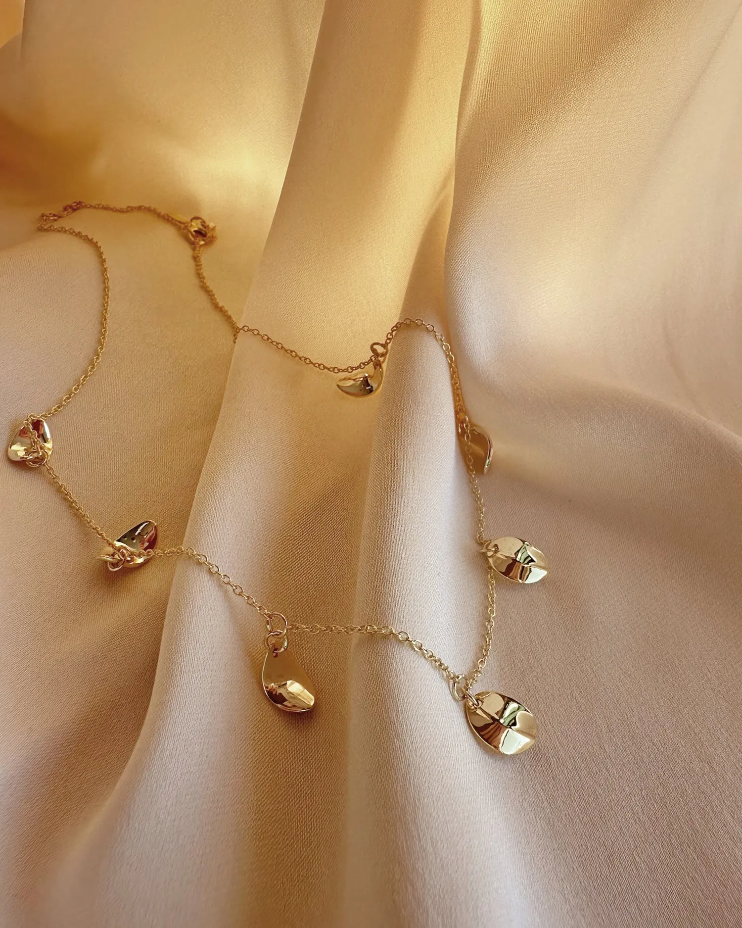 Botanica drop full necklace gold