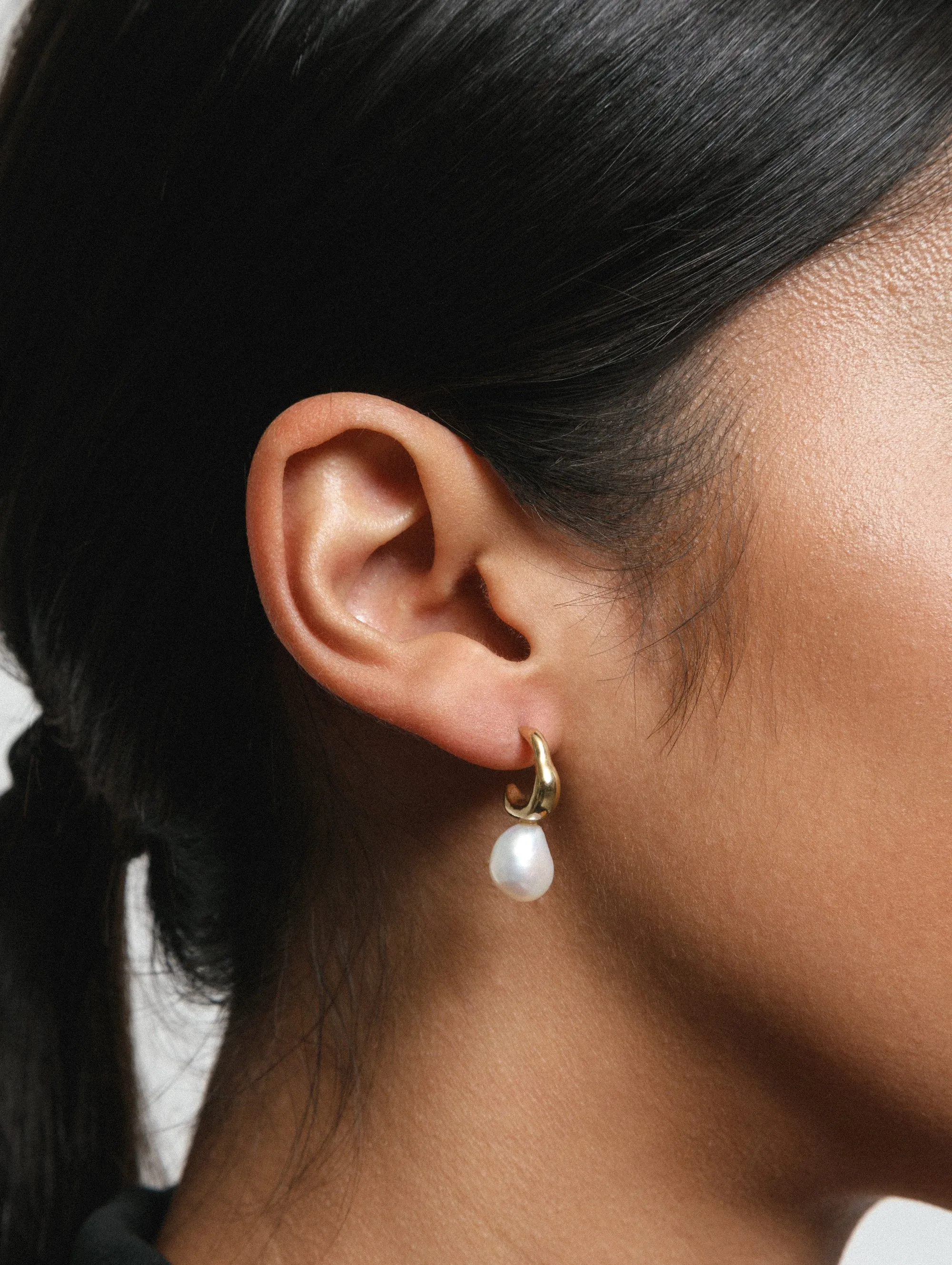 Emmy Earrings in Gold