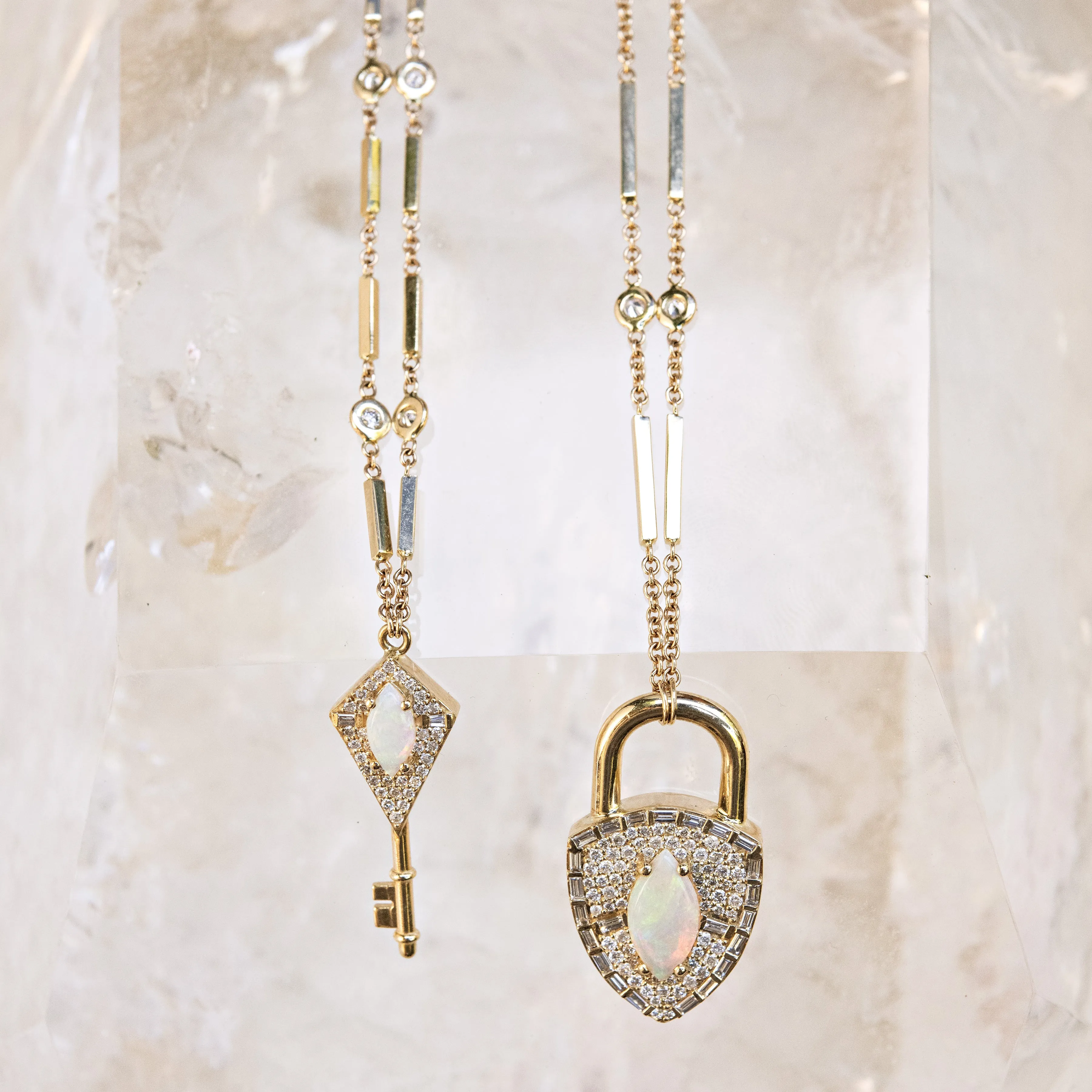 PAVE   BAGUETTE DIAMOND GEMSTONE LOCK SMOOTH BAR NECKLACE