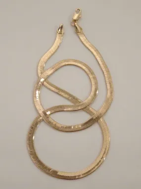 The Thin Herringbone Chain