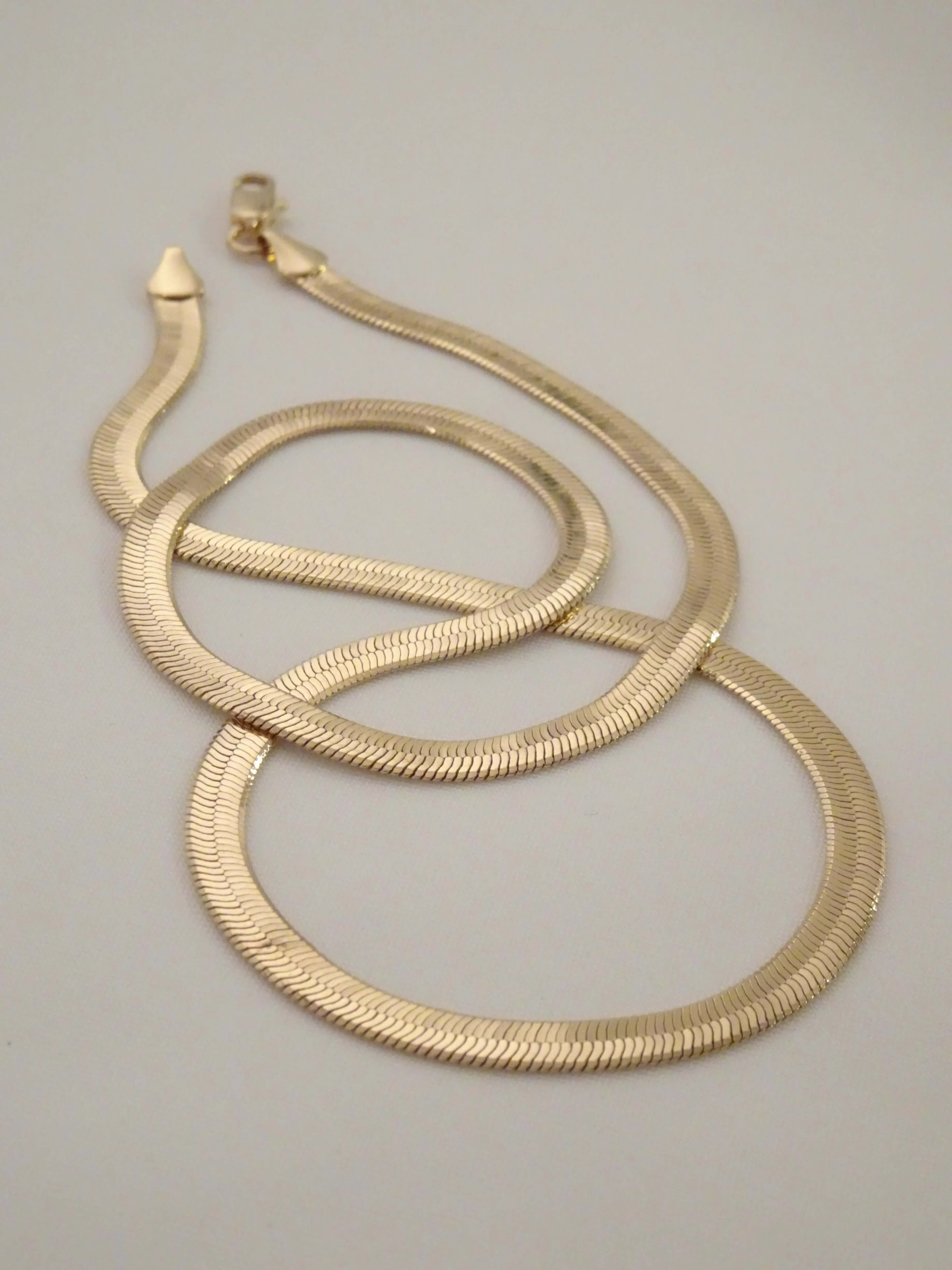 The Thin Herringbone Chain