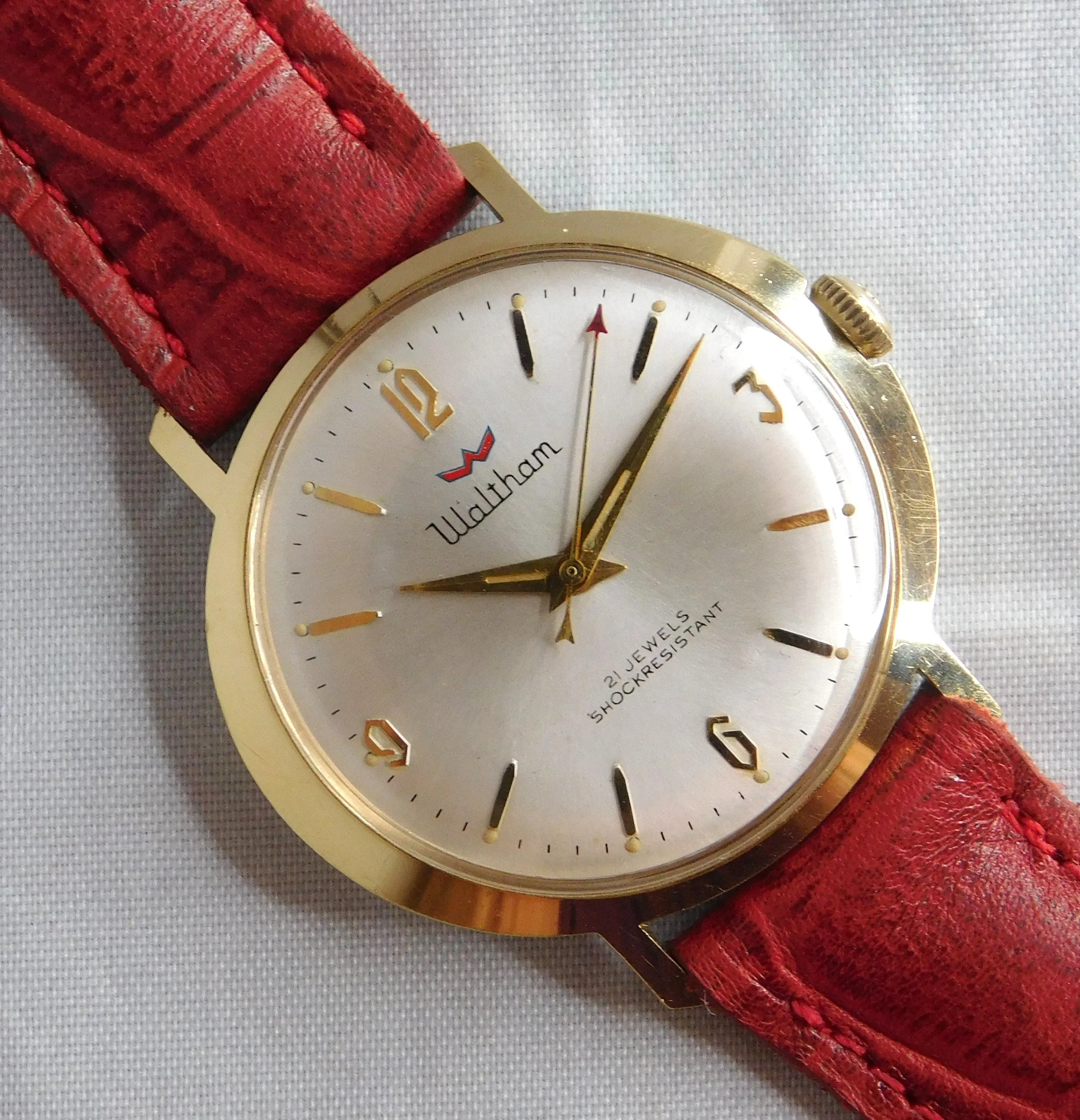 Waltham 21 Jewel Swiss Manual Wind Gold Plated Vintage 1960's Men’s Watch...33mm